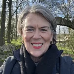 paula-headshot-outdoors